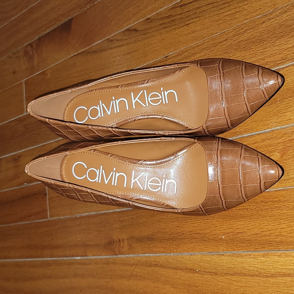 NWT Calvin Klein tan heels